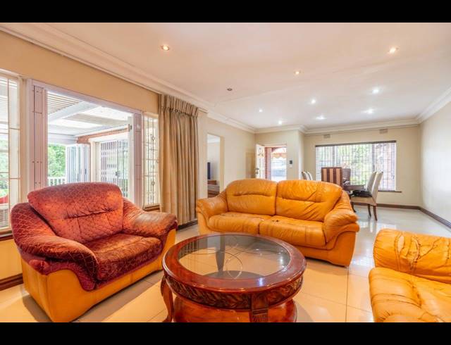 3 BEDROOM HOUSE FOR SALE IN DAWNCLIFFE